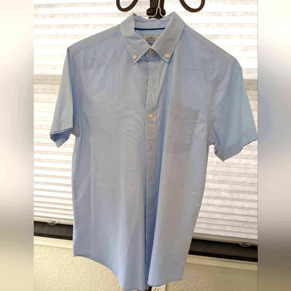 Gently warn, men's small, short sleeve dress shirt from Croft and Barrow